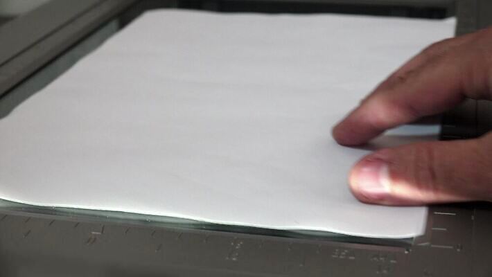 직업 손 종이 셔츠 신체 비즈니스 부분 노동자 빛 컬러풀 사무실 스크린 기계 장비 흰색 램프 업무 판넬 플랫 인쇄 문서 하이테크 비서 팔 팩스 스캐너 공급 4K HD MP4 해외동영상 클립영상 컬러 상의 조명 기술 신체부위 사무용품 작업 동영상 파일형식