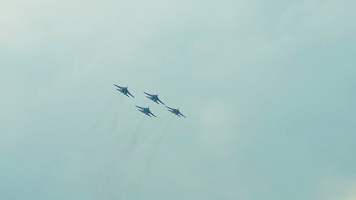 산업 하늘 비행기 사람없음 힘 공연 4 공군 속도 군용 전쟁 쇼 제트기 육군 에어쇼 대패 MOV 해외동영상 클립영상 항공교통 대중교통 군대 이벤트 숫자 동영상 파일형식