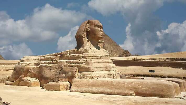 구름 모래 조각 여행 유적 아프리카 하늘 이집트 사람없음 파란색 여행객 사막 바위 무덤 사찰 역사 기자 큼 회의실 폐허 피라미드 과거 스핑크스 천연기념물 고고학 제국 카이로 파라오 파멸 비어있는 4K MOV 해외동영상 클립영상 자연요소 직업 전통 건축물 교육 나라 컬러 컨셉 종교건축 사람 돌_바위 크기 동영상 랜드마크 파일형식 소멸