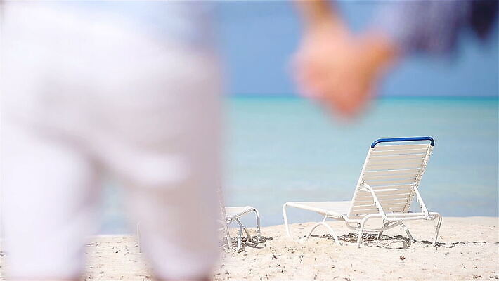 백인 라이프스타일 손 커플 여자 모래 바다 컬러 여행 2 가족 포옹 자연 휴가 휴식 함께함 사랑 성인 야외 두명 물 여름 파란색 침묵 낭만 신혼여행 전원 몰디브 이국적 MOV 해외동영상 클립영상 자연요소 서양인 계절 감정 아시아 결혼 컨셉 관계 안기 사람 생활 신체부위 소리 전기에너지 생태계 동영상 파일형식