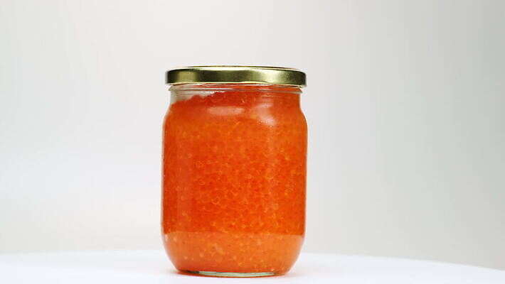 음식 오렌지 유리 실내 어류 사람없음 빨간색 식사 뚜껑 흰색 신선 항아리 맛 해산물 회전 날것 내추럴 단백질 식품점 절임 캐비아 맛있는 4K MOV 해외동영상 클립영상 컬러 컨셉 과일 식재료 재질 내부 상점 수중동물 도자기 동영상 영양소 파일형식