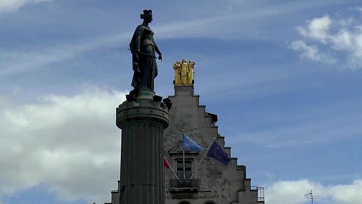 유럽 건물 조각상 프랑스 깃발 기둥 도시 센터 역사 기념물 천연기념물 프랑스어 구시가지 랜드마크 여신 인기 MP4 해외동영상 클립영상 문자 건축물 건축 나라 조형물 동영상 파일형식