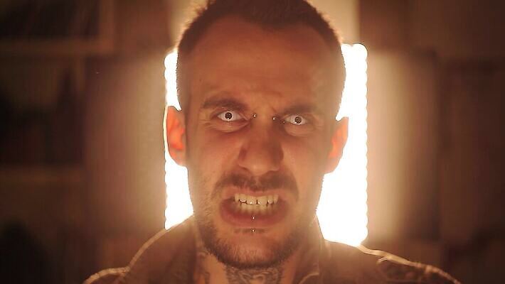 여자 얼굴 여행 백그라운드 오렌지 자연 하늘 불 휴가 미술 한명 사람 소년 빨간색 초록색 물 빛 검은색 어둠 할로윈 죽음 표현 닫기 유령 야간 위험 신비 무서움 악마 공상 흡혈귀 나쁜 고딕 몬스터 악몽 지옥 호러 오싹 4K MP4 해외동영상 클립영상 자연요소 1 남자 감정 어린이 컬러 컨셉 과일 모션 문화예술 신체부위 생태계 공포 동영상 파일형식