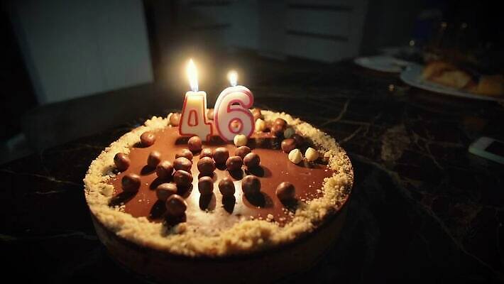 기념일 꽃 행복 음식 컬러 백그라운드 컨셉 휴가 디저트 기념 이벤트 사람없음 목재 아웃포커스 장식 컬러풀 파티 우주 케이크 초콜릿 축제 빵집 축하 인사 생일 달콤 굽기 뿌리기 크림 문학 연소 반투명 타격 핸드메이드 화상 프로스팅 버터크림 4K MP4 해외동영상 클립영상 나무 식물 감정 재료 모션 촬영기법 상점 예절 맛 상처 구이 제빵 동영상 파일형식