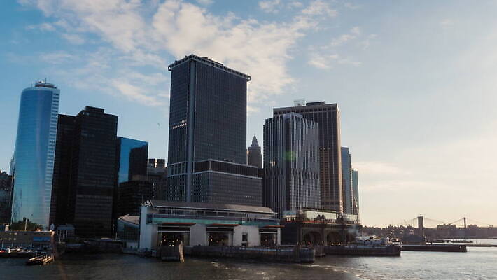 건축양식 하늘 사람없음 야외 관광지 강 고층빌딩 뉴욕 미국문화 스카이라인 맨해튼 개발 랜드마크 4K 타임랩스 MOV 해외동영상 클립영상 건축 여행 촬영기법 빌딩 미국 서양문화 동영상 파일형식