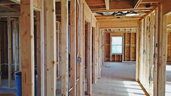 외관 산업 벽 캐나다 건축양식 지붕 새로움 아파트 주택 프레임 건설업 사람없음 내부 건물 목재 빛 미국 건설현장 수리 널 아래 뼈대 잡동사니 복원 설치 수목 합판 4K MOV 해외동영상 클립영상 나무 건축물 건축 컨셉 북아메리카 재료 방향 위치 동영상 파일형식