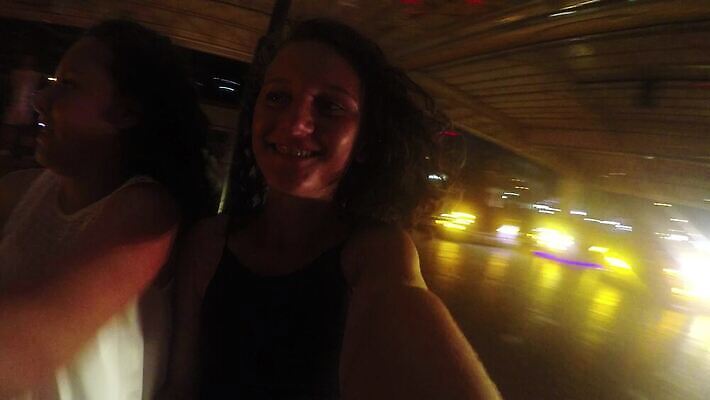 커플 공원 어린이 컬러 이동 모션 자동차 놀이 함께함 미소 웃음 사람 빛 어둠 기쁨 놀이공원 운전 게임 승차 야간 속도 네온 공평 범퍼 1인칭시점 4K MP4 해외동영상 클립영상 자연요소 시선 공공시설 감정 육상교통 컨셉 관계 표정 테마파크 동영상 파일형식