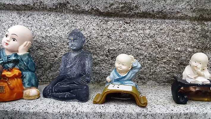 종교 어린이 조각 섬 불교 요가 태국 휴가 휴식 사랑 사람없음 야외 장식 장난감 조각상 평화 일본 중국 화목 피규어 기도 아기 영혼 작음 승려 집중 명상 질감 신성 미니 복제 신앙심 4K MOV 해외동영상 클립영상 웰빙 감정 아시아 컨셉 사람 조형물 미니어처 크기 성직자 동영상 파일형식