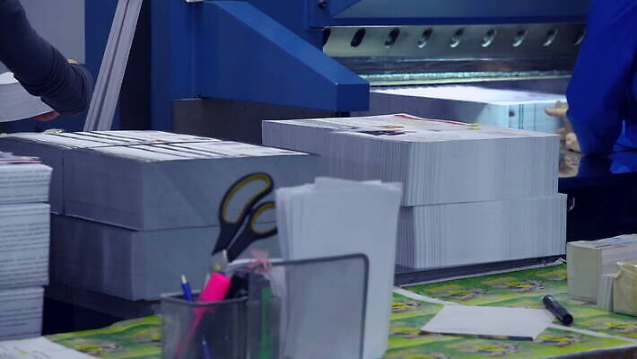 식물 디자인 산업 종이 컬러 비즈니스 공장 모션 노동자 주택 사람없음 상점 디지털 기계 장비 벨트 업무 판넬 작업실 신문 제조 잡지 인쇄 종업원 속도 상업 롤 언론 공학 방법 출판 컨베어밸트 4K 인트로 MOV 해외동영상 클립영상 직업 잡화 교육 공업 건물 간행물 작업 뉴스 동영상 파일형식