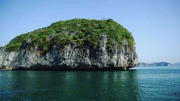 아시아 바다 섬 여행 자연 휴가 산 동양인 풍경 사람없음 물 여행객 만 보트 베트남 인도차이나반도 4K MOV 해외동영상 클립영상 자연요소 나라 사람 인종 동남아시아 배 생태계 동영상 선박 파일형식