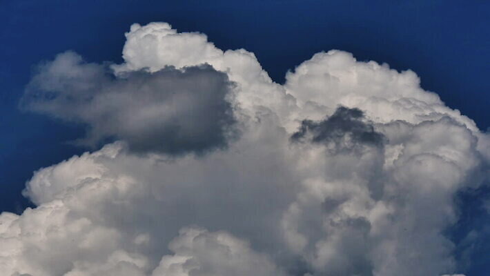 구름 컬러 백그라운드 자연 하늘 날씨 풍경 사람없음 야외 가로 여름 파란색 빛 햇빛 태양 우주 환경 흰색 전원 분위기 장면 천국 솜털 스카이라인 내추럴 오존 적란운 천창 유일 타임랩스 MOV 해외동영상 클립영상 자연요소 계절 컨셉 촬영기법 전기에너지 생태계 동영상 파일형식 구름_자연