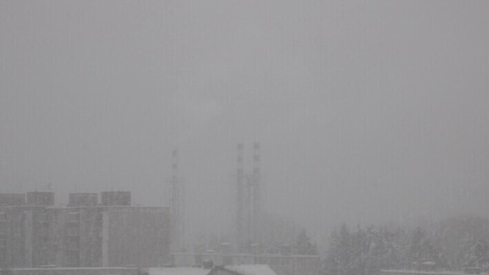 구름 산업 크리스마스 겨울 공장 하늘 아침 산 주택 굴뚝 풍경 사람없음 야외 건물 목재 세로 빛 햇빛 일출 환경 냉동 힘 에너지 추위 안개 도시 네트워크 오염 연기 제조 수증기 오두막 파이프 러시아 생태학 소셜 눈내림 MOV 해외동영상 클립영상 주간 자연요소 나무 건축물 계절 교육 기념일 유럽 재료 공업 날씨 눈_날씨 태양 노을 동영상 파일형식
