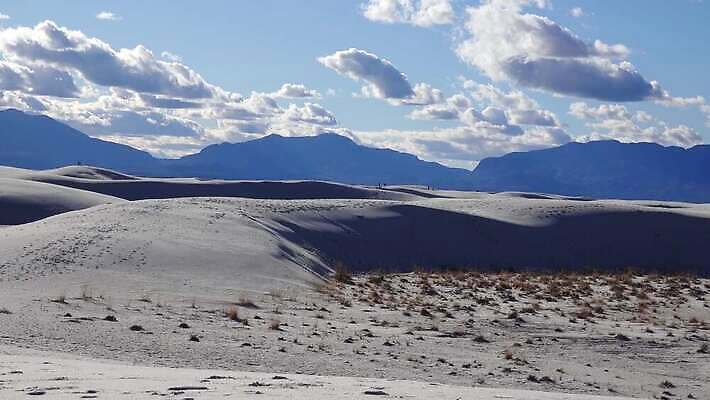 공원 모래 파도 조각 여행 곡선 자연 하늘 건조 풍경 사람없음 파란색 모래사장 미국 사막 흰색 황무지 모래언덕 언덕 질감 가뭄 기념물 천연기념물 내추럴 뉴멕시코 잔물결 전국 지질학 4K MP4 해외동영상 클립영상 공공시설 교육 물결 선 바다 컬러 북아메리카 날씨 생태계 동영상 파일형식