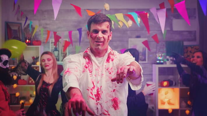 캐릭터 전통 드레스 옷 여자 휴가 장식 친구 청춘 파티 방 할로윈 마시기 알코올 춤 위험 무서움 악마 마녀 긍정 슛 변장 해적 나쁜 초능력 호러 좀비 4K MOV 해외동영상 클립영상 감정 컨셉 관계 모션 문화예술 사람 이벤트 도둑 공포 동영상 파일형식