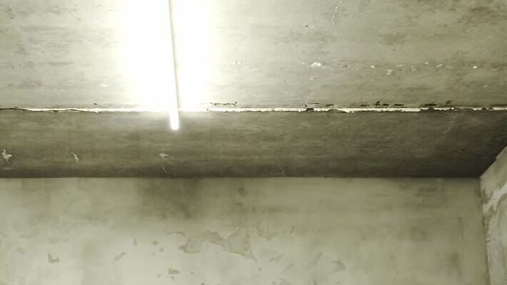 산업 벽 사람없음 빛 방 판넬 수리 누드 천장 석고 콘크리트 패닝샷 배선 4K MP4 해외동영상 클립영상 촬영기법 사람 한자 동영상 파일형식