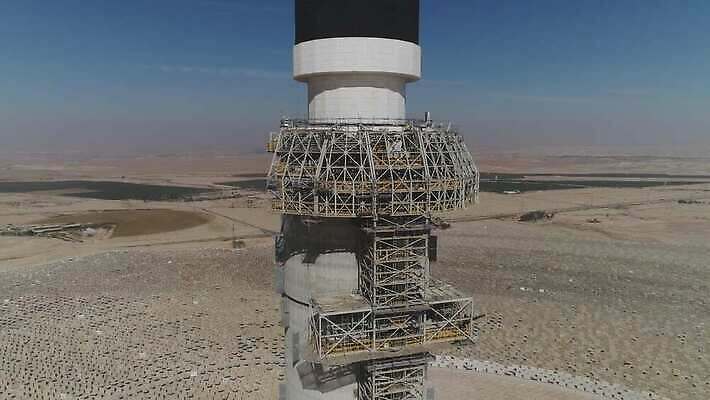 식물 산업 하늘 풍경 사람없음 야외 초록색 파란색 빛 글로벌 햇빛 태양 환경 탑 힘 재활용 장비 건설현장 사막 에너지 탐험 흰색 기름 석유 큼 기중기 생태계 태양에너지 가스 공학 개발 베터리 공급 4K MOV 해외동영상 클립영상 자연요소 건축물 교육 음식 컬러 건설업 중장비 그린에너지 크기 친환경 동영상 파일형식