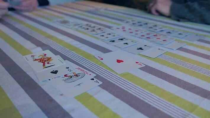 전통 백그라운드 놀이 탁자 사람없음 침묵 게임 신용카드 조커 플레이어 4K MOV 해외동영상 클립영상 가구 금융 소리 동영상 파일형식