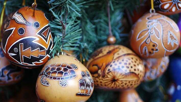 전통 여행 패턴 멕시코 서기 여러명 사람없음 목재 장식 쇼핑 미국 여러개 변화 시장 원주민 닫기 라틴아메리카 계산대 묘사 기념품 캘리포니아 히스패닉 수공예 DIY 구시가지 구식 산티아고 수공예품 핸드메이드 스타일 많음 4K MP4 해외동영상 클립영상 나무 다수 컨셉 북아메리카 무늬 재료 모션 아메리카 사람 취미 아프리카인 공예 오브젝트 공예품 동영상 파일형식