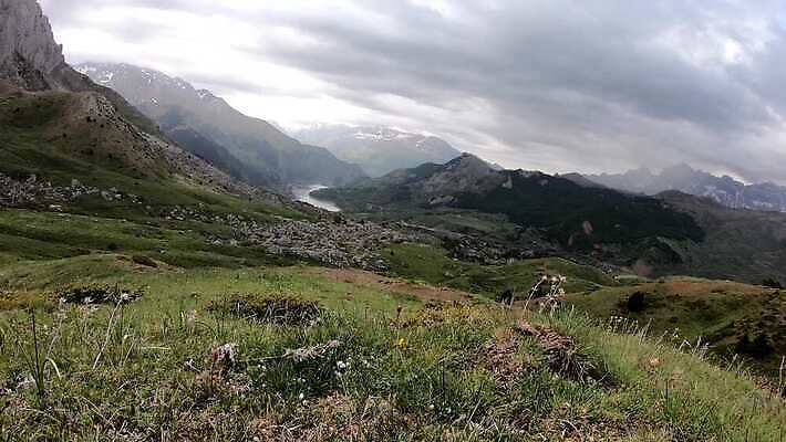 유럽 호수 여행 자연 하늘 휴가 산 사람없음 야외 초록색 물 계곡 봄 하이킹 저수지 스페인 정상 댐 아라곤 내추럴 스페인어 4K MP4 해외동영상 클립영상 자연요소 계절 공공시설 나라 컬러 레저 생태계 동영상 파일형식