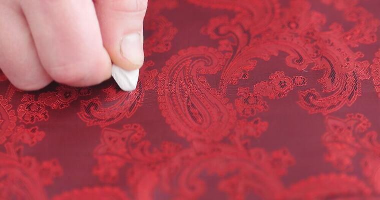 직업 전통 디자인 옷 백그라운드 패턴 비즈니스 직장 실내 창조 미술 한명 동양인 장식 유행 검은색 목도리 장비 공구 직물 업무 우아함 낙서 디자이너 스케치 자르기 인도인 천 그림 윤곽 손수건 수공예 재단 재단사 페이즐리 스타일 벡터 4K MP4 해외동영상 클립영상 외국인 1 잡화 컬러 컨셉 무늬 회사 모션 문화예술 사람 인종 내부 도구 작업 공예 동영상 파일형식