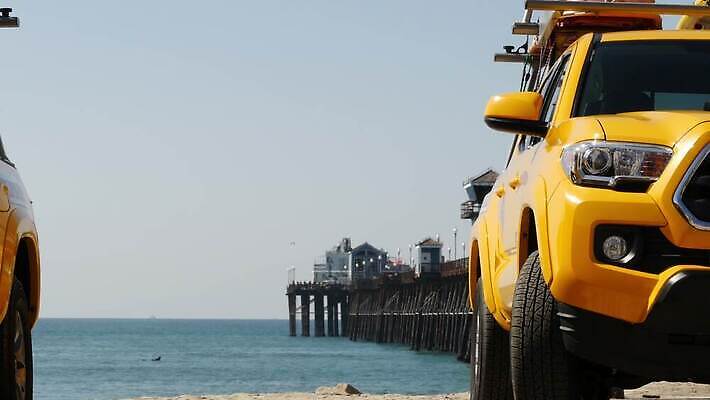 바다 상징 여행 자동차 리조트 휴가 사람없음 앞모습 여름 노란색 맑음 미국 구출 캘리포니아 태평양 짐차 로스앤젤레스 순찰 안전요원 자동 4K 오션사이드 산타모니카 MP4 해외동영상 클립영상 계절 육상교통 뷰포인트 컬러 북아메리카 날씨 도움 동영상 파일형식
