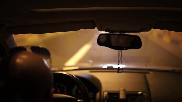 라이프스타일 남자 도로 여행 백그라운드 이동 오렌지 교통시설 자동차 자연 출입구 실내 내부 운전 바퀴 고속도로 운전사 보행로 터널 승차 소프트포커스 아스팔트 속도 모터 라이더 블러 자동 제어 4K MP4 해외동영상 클립영상 레이스천 직업 길 육상교통 교통 컨셉 과일 모션 촬영기법 사람 생활 직물 시설 생태계 동영상 파일형식