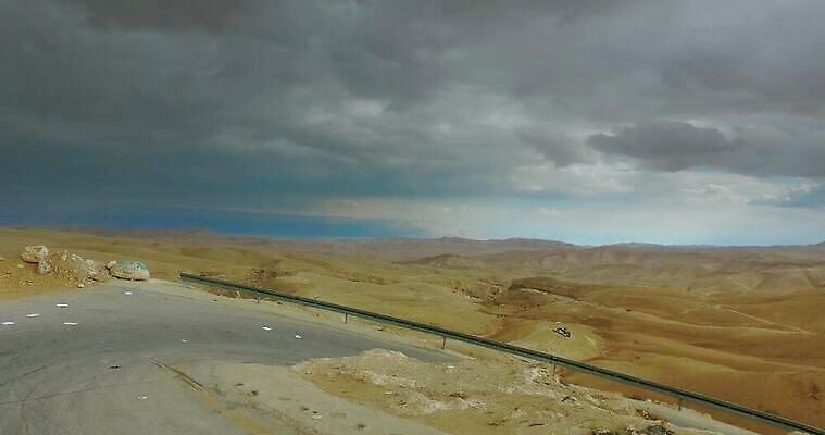 도로 모래 스포츠 여행 포즈 교통시설 자동차 자연 건조 풍경 사람없음 여행객 계곡 경쟁 운전 사막 도전 시골 바퀴 위험 아스팔트 땅 모래언덕 지프 사파리 속도 아라비아 짐차 기어 사하라 아랍에미리트 레이서 예루살렘 오프로드 이스라엘 1인칭시점 4K MP4 해외동영상 클립영상 시선 길 육상교통 교통 컨셉 중동 모션 아프리카 승용차 사람 언덕 시설 생태계 동영상 서아시아 파일형식