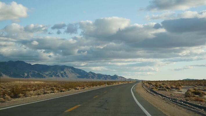 여행 자동차 유리 산 건조 항해 국립공원 풍경 사람없음 갈색 미국 운전 고속도로 황무지 분위기 아스팔트 땅 인도인 환경보전 지역 안심 루트 벌거벗은 자동 지질학 불모지 4K MP4 해외동영상 클립영상 외국인 공원 교육 도로 육상교통 컬러 컨셉 북아메리카 배_교통 모션 재질 육류 동양인 사회이슈 동영상 파일형식