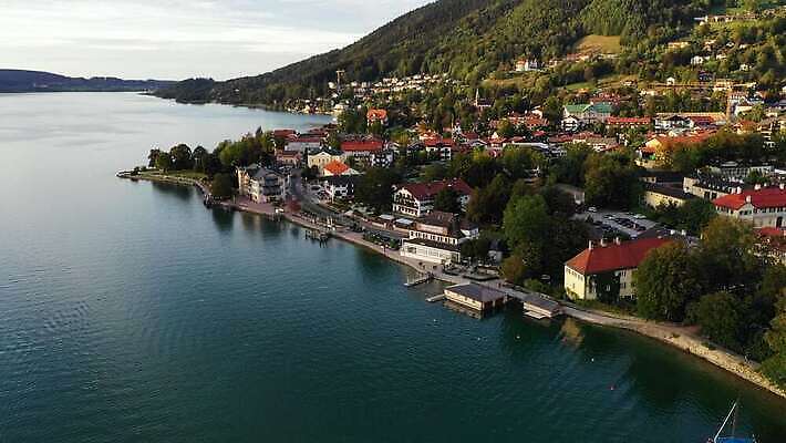 나무 유럽 호수 여행 자연 하늘 산 독일 파노라마 사람없음 야외 물 파란색 관광지 교회 마을 보트 언덕 장면 타운 바이에른 바이에른사람 산맥 4K MOV 해외동영상 클립영상 자연요소 식물 나라 컬러 배_교통 종교건축 촬영기법 건물 도시 생태계 동영상 파일형식