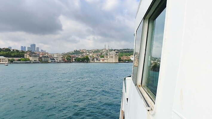 유럽 아시아 종교 문화 바다 여행 건축양식 하늘 휴가 이스탄불 풍경 사람없음 물 도시풍경 기도 도시 사찰 보트 역사 재산 중앙 이슬람교 대륙 모스크 장면 동쪽 칠면조 천연기념물 랜드마크 보스포루스 콘스탄티노플 1인칭시점 4K MOV 튀르키예 해외동영상 클립영상 자연요소 시선 건축 나라 배_교통 종교건축 조류 금융 방향 동영상 파일형식