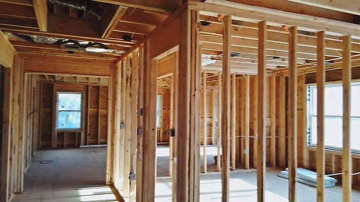 외관 산업 벽 캐나다 건축양식 지붕 새로움 아파트 주택 프레임 건설업 사람없음 내부 건물 목재 빛 미국 건설현장 수리 널 아래 뼈대 잡동사니 복원 설치 수목 합판 4K MOV 해외동영상 클립영상 나무 건축물 건축 컨셉 북아메리카 재료 방향 위치 동영상 파일형식