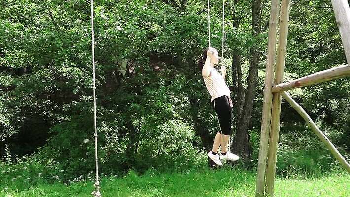 백인 1 공원 행복 어린이 밧줄 포즈 모션 자연 매달리기 한명 야외 10대 점프 활발 기쁨 그네 에콰도르 느림 무료 MP4 해외동영상 슬로모션 클립영상 서양인 공공시설 감정 줄 컨셉 청소년 촬영기법 사람 남아메리카 생태계 동영상 파일형식
