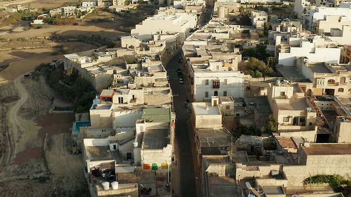 유럽 여행 건축양식 휴가 거리 사람없음 야외 건물 도시풍경 갈색 마을 도시 지중해 정사각형 타운 랜드마크 몰타섬 옛날 조감도 코로나바이러스 비어있는 4K 락다운 설정숏 MOV 해외동영상 클립영상 도형 건축물 건축 나라 바다 컬러 섬 촬영기법 풍경 바이러스 몰타 동영상 파일형식