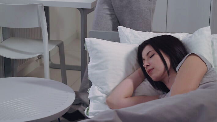 백인 라이프스타일 커플 응시 여자 행복 감정 신랑 프로포즈 관계 베개 아침 주택 갈색머리 발렌타인데이 선물 한명 성인 빨간색 30대 상자 놀람 침실 낭만 기상 침대 반지 잡기 잠 아침식사 약혼 발견 제안 생존 4K MOV 해외동영상 클립영상 주간 서양인 1 헤어스타일 시선 컬러 가구 결혼 컨셉 장신구 침구 모션 데이이벤트 표정 사람 건물 생활 장년 식사 약속 동영상 파일형식