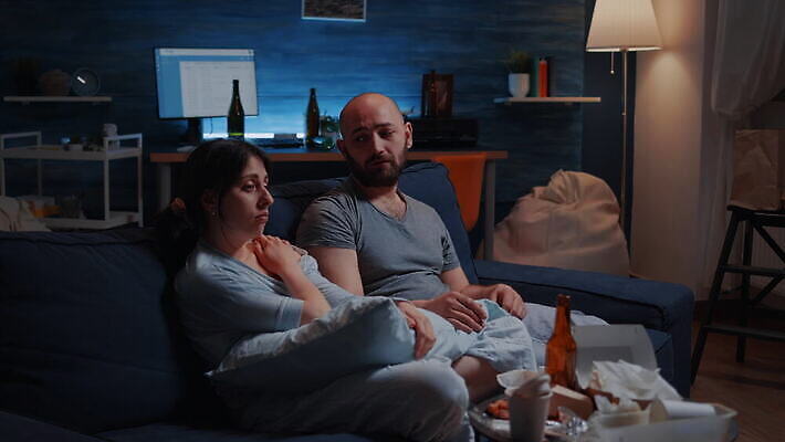 커플 감정 스트레스 건강 피곤 성인 외침 고통 슬픔 표현 체험 좌절 고독 눈물 걱정 불행 문제 긴장 우울증 자살 적자 피해자 혼자 정신건강 4K MOV 해외동영상 클립영상 컨셉 관계 사람 소리 피해 질병 동영상 파일형식