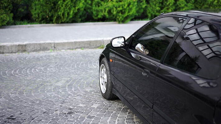 백인 남자 자동차 거리 가면 한명 안전 사람 문 펼침 공구 도시 오픈 폭력 범죄 위험 주차 도둑 절도 보안 문제 보험 깡패 나쁜 격파 단절 불법 자동 뺏기 4K MOV 해외동영상 클립영상 서양인 1 육상교통 컨셉 모션 도구 범죄인 사회이슈 동영상 파일형식