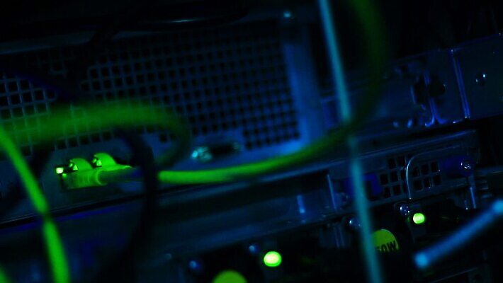 인터넷 비즈니스 전등 기술 사람없음 컴퓨터 디지털 자료 웹 힘 기계 방 장비 정보 네트워크 센터 연결 배열 보안 수납 섬유 획득 잭 스위치 전송 데이터베이스 서버 신발장 의사소통 네트워킹 비어있는 깜빡이다 MOV 해외동영상 클립영상 조명 안전 전자제품 직물 동영상 파일형식