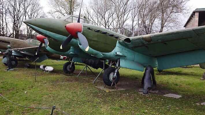 날개 비행기 설명 수확 공항 항공 박물관 군용 제트기 대패 소비에트 옛날 폭격기 4K MOV 해외동영상 클립영상 무기 농업 항공교통 교통시설 모션 대중교통 군대 동영상 파일형식