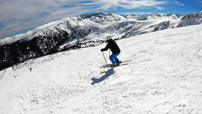 나무 직업 스포츠 여행 겨울 자국 모션 자연 하늘 휴가 스키 산 사람 풍경 야외 달리기 맑음 흰색 고급 정상 가루 고도 언덕 산등성이 회전 스키선수 지역 북쪽 멀리 솜털 느림 슬로프 무임승차 특별함 눈내림 반스코 MOV 해외동영상 클립영상 식물 계절 컬러 컨셉 날씨 겨울스포츠 스키장 운동선수 눈 승차 방향 생태계 동영상 불가리아 파일형식