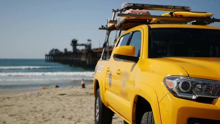 모래 파도 바다 상징 여행 자동차 조류 리조트 휴가 사람없음 물 여름 노란색 맑음 미국 구출 캘리포니아 태평양 짐차 로스앤젤레스 순찰 안전요원 자동 4K 오션사이드 산타모니카 MP4 해외동영상 클립영상 자연요소 동물 계절 육상교통 컬러 북아메리카 날씨 동영상 파일형식