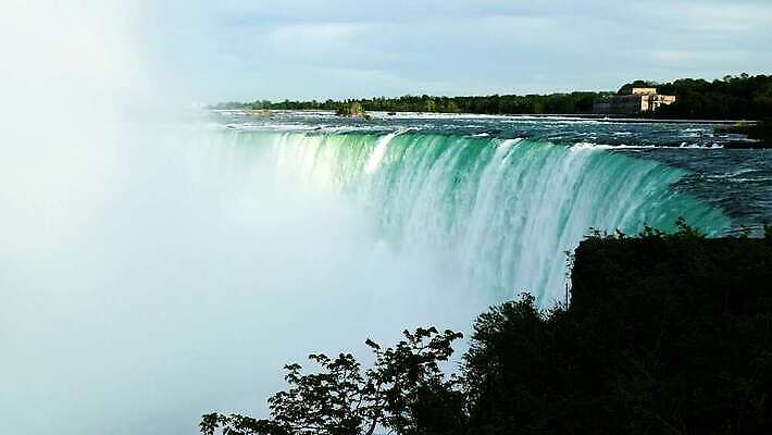 나무 공원 여행 자연 사람없음 초록색 물 강 힘 봄 폭포 흐름 에너지 개울 숲 나이아가라 4K MP4 해외동영상 클립영상 자연요소 식물 계절 공공시설 컬러 컨셉 미국 생태계 동영상 파일형식