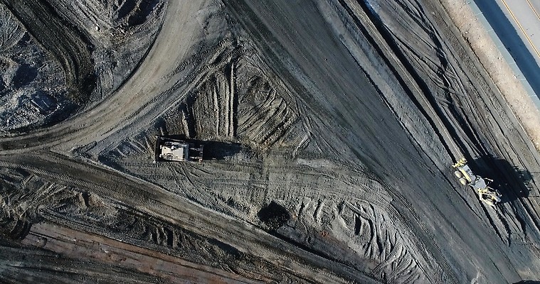 산업 포장 부동산 추상 안테나 사람없음 건물 건설현장 트럭 땅 머리위 먼지 항공촬영 개발 채점 4K MP4 해외동영상 클립영상 건축물 뷰포인트 무늬 통신 자동차 건설업 재산 성적 동영상 파일형식