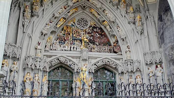 전통 유럽 종교 문화 조각 여행 건축양식 휴가 거리 주택 이야기 사람없음 건물 조각상 성당 교회 여행객 탑 골동품 도시 센터 중세 역사 심볼 타일 스위스 아치 복고 타운 천연기념물 베른 옛날 MOV 해외동영상 클립영상 건축물 건축 나라 종교건축 사람 조형물 동영상 파일형식