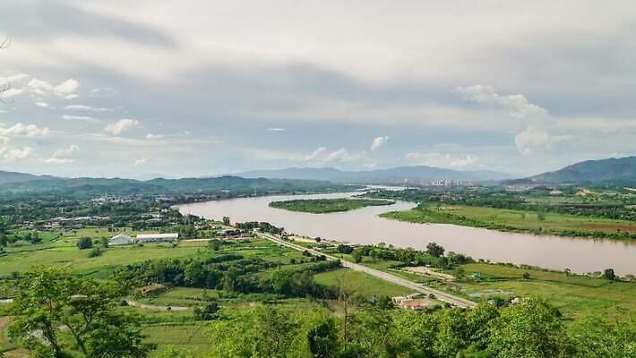 아시아 컬러 여행 밭 태국 자연 하늘 아침 산 동양인 사람없음 야외 초록색 물 파란색 강 반사 환경 새벽 시골 보트 숲 라오스 타운 내추럴 메콩강 국경 4K 타임랩스 MOV 해외동영상 클립영상 주간 자연요소 나라 농업 배_교통 촬영기법 인종 도시 생태계 동영상 파일형식
