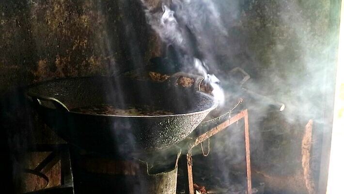 라이프스타일 음식 백그라운드 지붕 불 마늘 육류 돼지고기 스테이크 요리 사람없음 햇빛 파티 주방 식당 검은색 식사 저녁식사 치킨 소고기 튀김 수확 흰색 시골 신선 뜨거움 막대기 연기 맛 그릴 수증기 큼 바비큐 굽기 향신료 복고 날것 소금 내추럴 점심식사 단백질 옛날 화상 MP4 해외동영상 클립영상 자연요소 컬러 컨셉 농업 채소 식재료 주방용품 서양음식 이벤트 생활 빛 상점 상처 크기 구이 동영상 닭고기요리 영양소 향미료 파일형식 산업 생활용품 양념 오브젝트