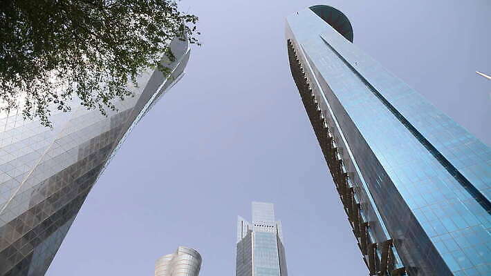 전통 문화 바다 여행 비즈니스 건축양식 사람없음 건물 세계 탑 항구 고층빌딩 도시 만 센터 역사 재산 도심 중앙 무역 아라비아 포트 카타르 동쪽 스카이라인 랜드마크 수도권 아랍어 4K MOV 해외동영상 클립영상 건축물 건축 산업 중동 교통시설 빌딩 금융 방향 지역 동영상 파일형식