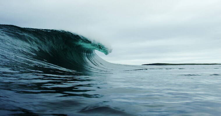 파도 자연 잉글랜드 풍경 사람없음 야외 물 파란색 수중 흰색 물방울 액체 분무기 콘월 4K MOV 해외동영상 클립영상 자연요소 바다 컬러 영국 생태계 동영상 파일형식