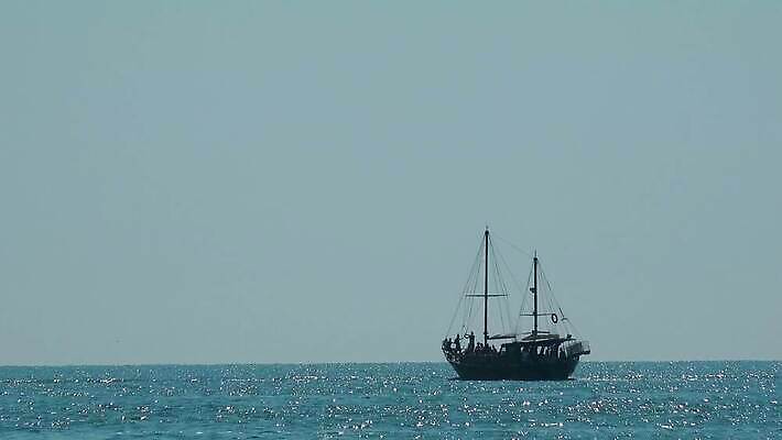 유럽 바다 항해 경비 사람없음 물 기계 보트 경찰 보호 승무원 그리스 서비스 속도 군용 보안 함선 칠면조 그리스인 모터 난민 뗏목 순찰 위기 인원 전국 국경 4K MP4 해외동영상 클립영상 자연요소 서양인 직업 나라 교통수단 컨셉 배_교통 조류 군대 안전 동영상 파일형식