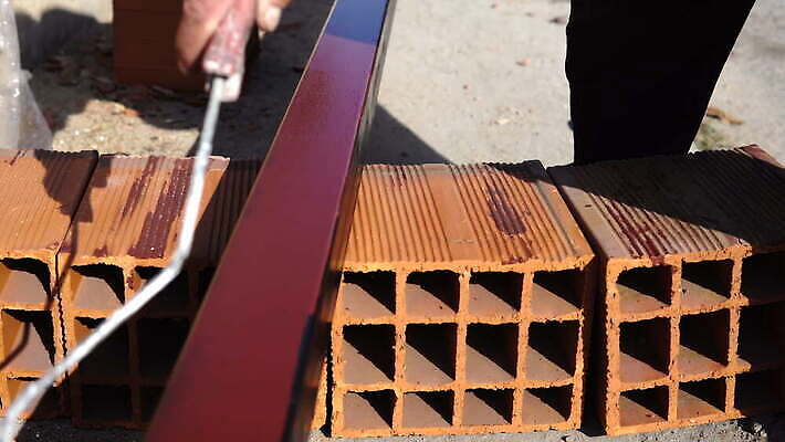 직업 손 컬러 노동자 주택 사람 사람없음 건물 옆모습 장식 빨간색 인테리어 페인트 장비 공구 붓 업무 작업 수리 보호 양동이 천장 그림 파이프 롤러 화가 튜브 발판 건축업자 공예가 기본 석고 리모델링 업그레이드 재주꾼 조작 4K MOV 해외동영상 클립영상 건축물 디자인 건축 뷰포인트 컨셉 신체부위 도구 동영상 파일형식