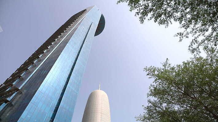 전통 문화 바다 여행 비즈니스 건축양식 사람없음 건물 세계 탑 항구 고층빌딩 도시 만 센터 역사 재산 도심 중앙 무역 아라비아 포트 카타르 동쪽 스카이라인 랜드마크 수도권 아랍어 4K MOV 해외동영상 클립영상 건축물 건축 산업 중동 교통시설 빌딩 금융 방향 지역 동영상 파일형식